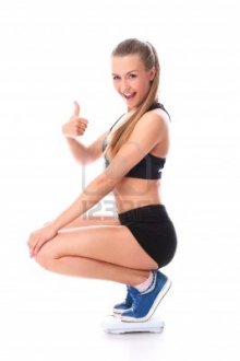 14780660-fitness-girl-feliz-en-la-balanza-con-el-pulgar-hacia-arriba-sobre-fondo-blanco.jpg