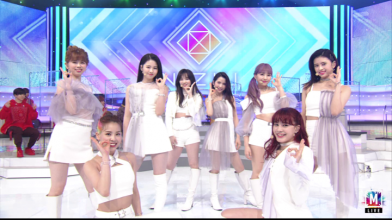 20201129.0619.2 NiziU Step and a Step (Music Station 2020.11.27) (JPOP.ru).png