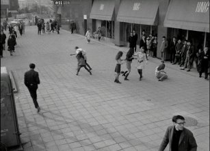 Funeral parade of Roses.mkv_snapshot_01.21.56_[2021.05.11_11.35.00].jpg