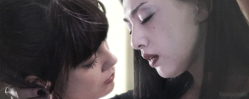 Miss Saori and Miki Nanri(Amily and Rian)  kiss 3.gif